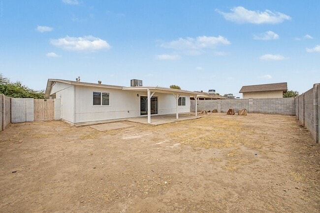 Building Photo - Single Family