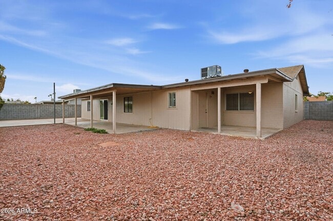 Building Photo - 4731 W Paradise Ln