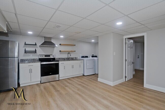 Building Photo - 78 Elm St