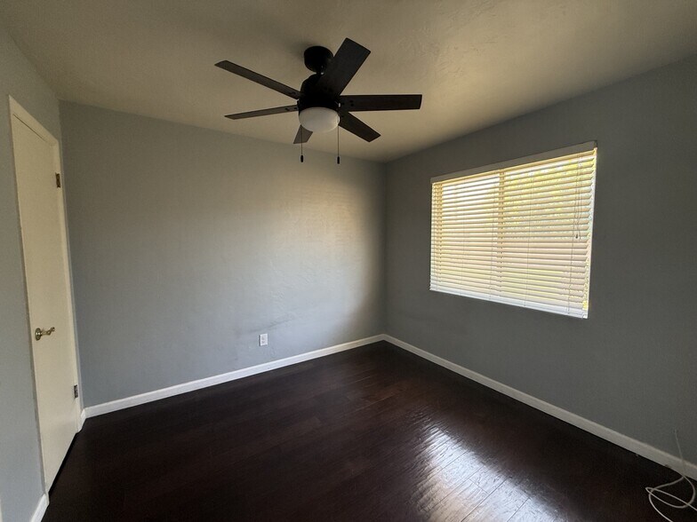 Building Photo - 1610 E Palo Verde Dr