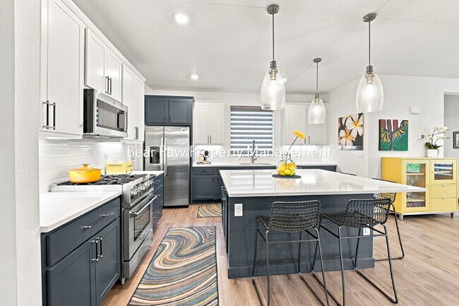 Building Photo - "Discover Spacious Elegant House in Morrison!
