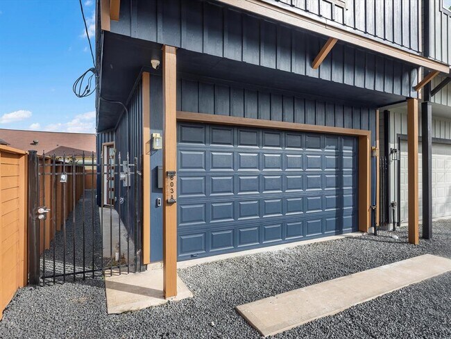Building Photo - 603 N Milby St