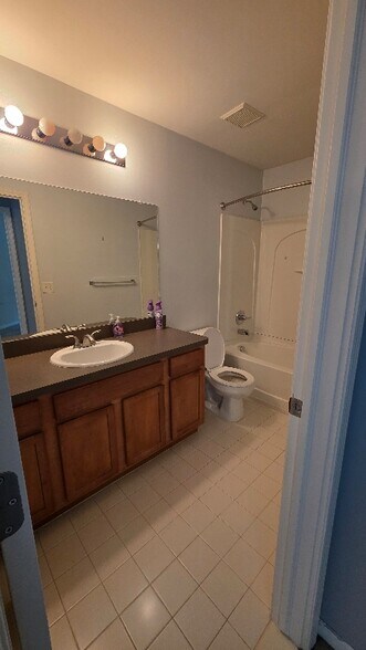 Building Photo - 2393 Arcadia Dr