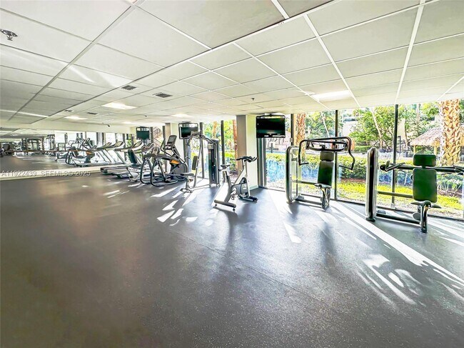 Building Photo - 540 Brickell Key Dr