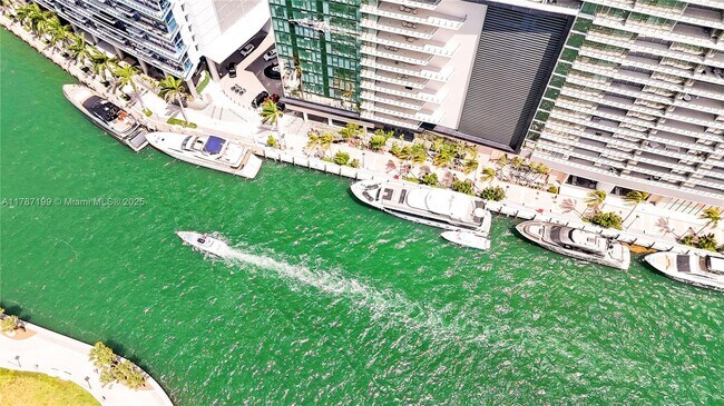 Building Photo - 485 Brickell Ave