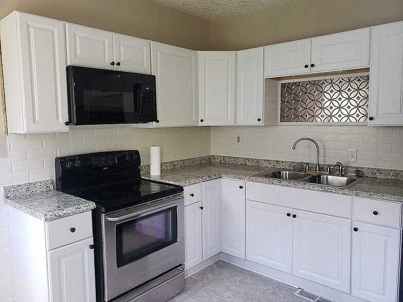 Kitchen - 303 E 21st St