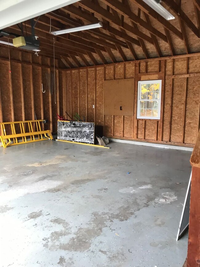 Building Photo - Scarborough-Sage Brush Drive: Lovely Colonial 3BR and 1.5BA available now $3,500.00 per month