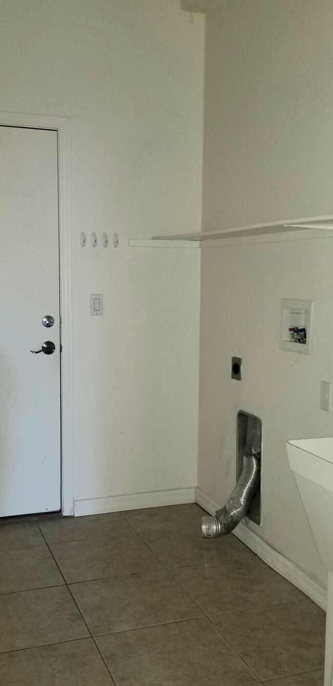 Building Photo - 4901 Oro Ln