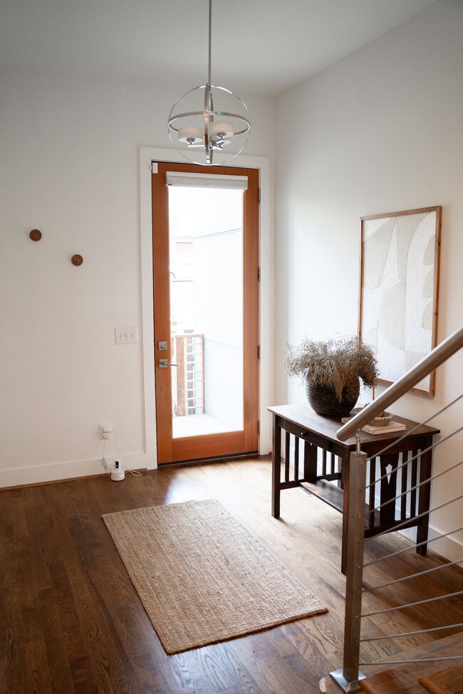 Building Photo - 424 36th Ave N