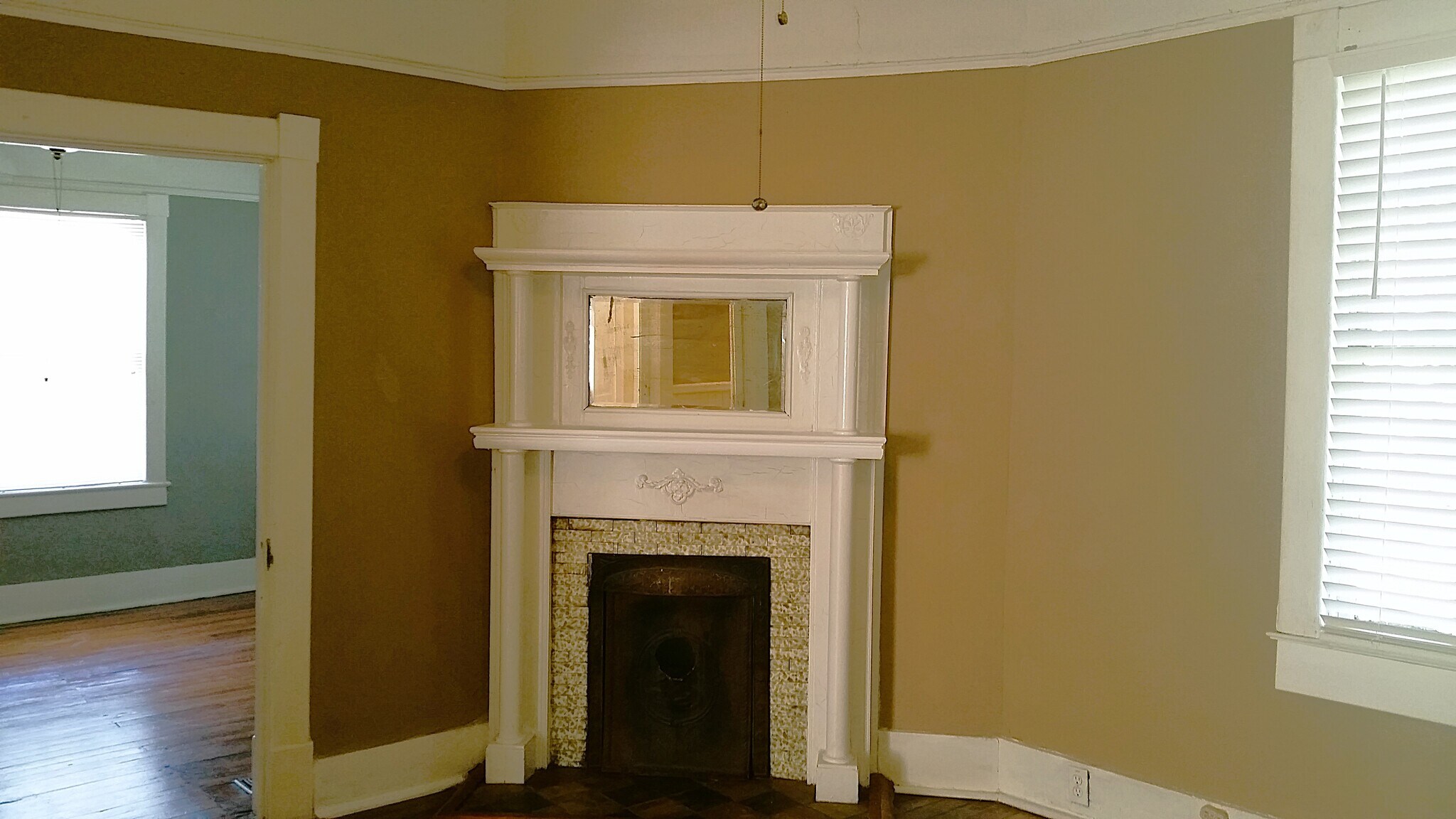 Living Room -Original hardwood floors,Levolor blinds,decorative fireplace, & ceiling fan with light - 1215 Java Pl