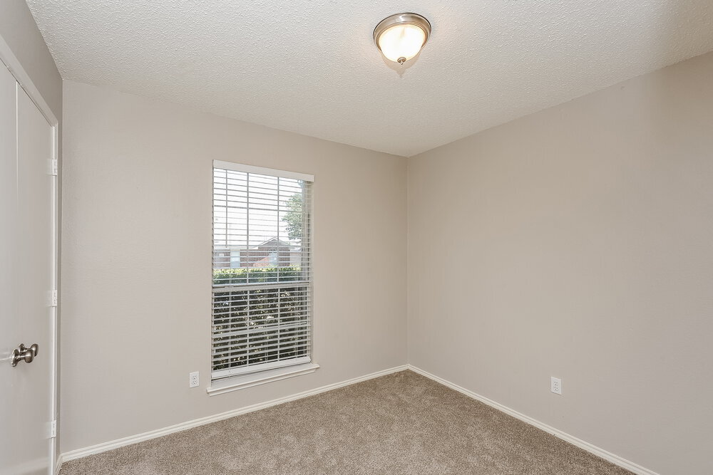 Building Photo - 1040 Glencrest Dr