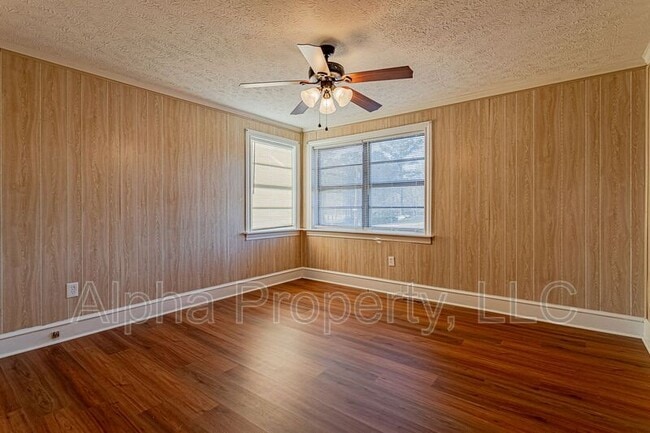 Building Photo - 496 Langley Rd