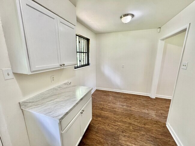 Building Photo - 2235 Charjean Rd