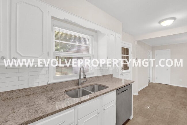 Building Photo - 1257 Whitewater Rd