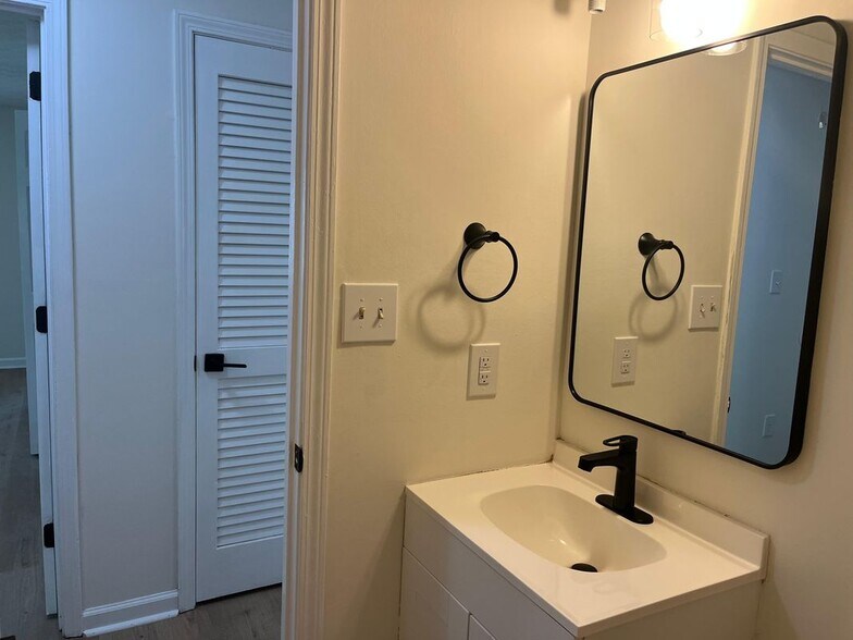 Building Photo - 2644 Fieldstone View Ln SE