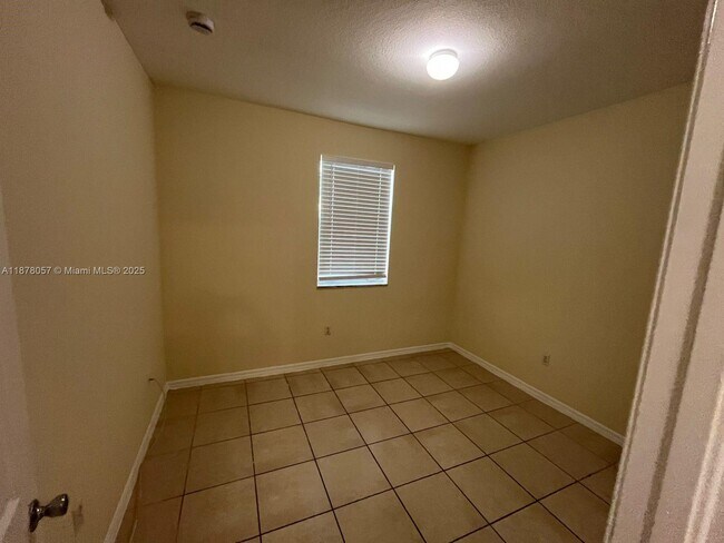 Building Photo - 10908 SW 240 Ln