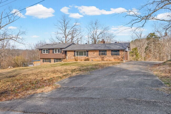 Building Photo - 3 Bedroom 2 Bath Country Home For Rent in Dover!