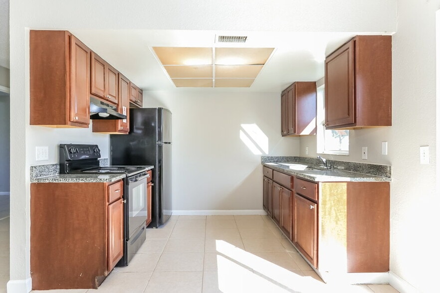 Building Photo - 4673 SW Monaco St