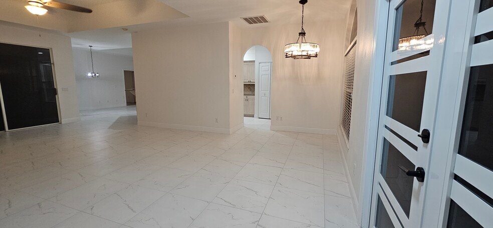 Building Photo - 2851 SW 49th Ter