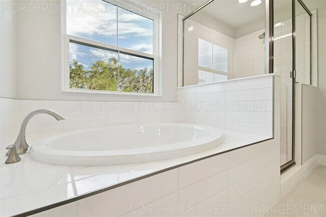 Building Photo - Spacious 5-Bedroom Home in Lithia, FL – Mo...