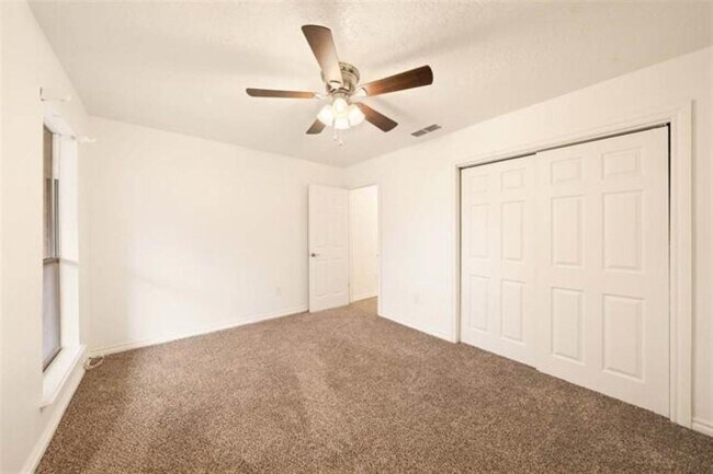 Building Photo - 3010 NE Lancaster Ln