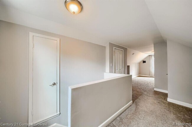 Building Photo - 3015 N Wilson Ave