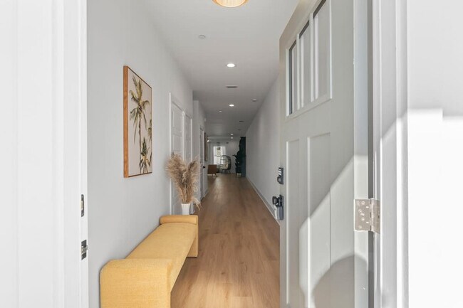 Building Photo - 925 2nd Ave S