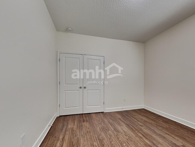 Building Photo - 970 Sunny Stroll Dr