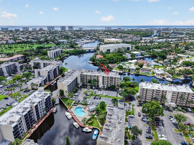 Building Photo - 13 Royal Palm Way