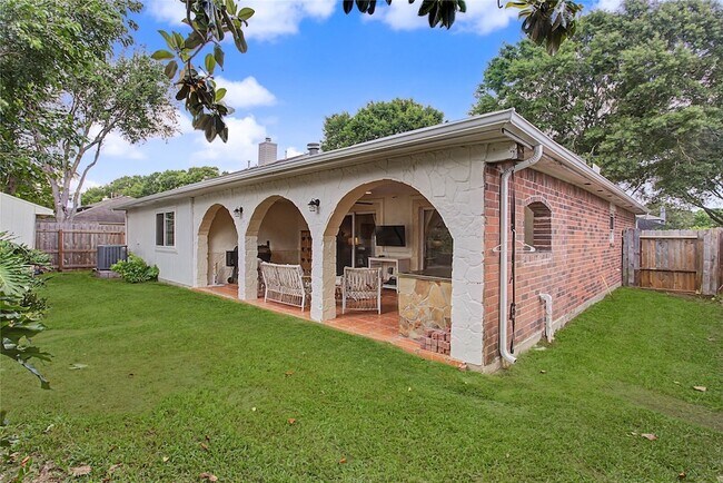 Building Photo - 1730 Oak Valley Dr