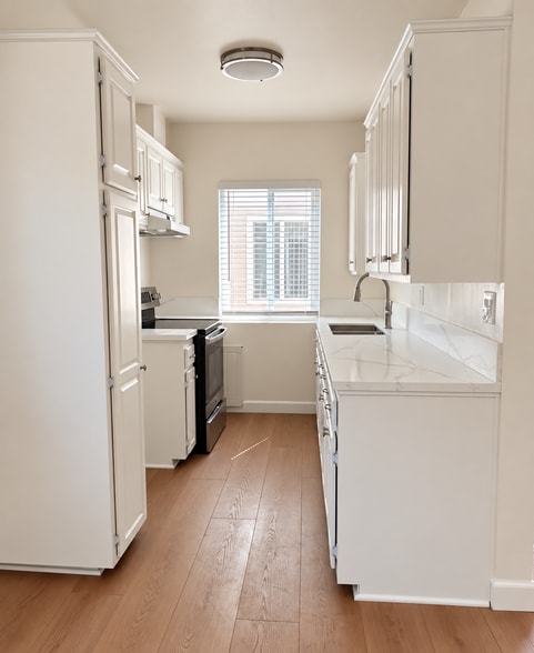 Kitchen - 2867 W 235th St