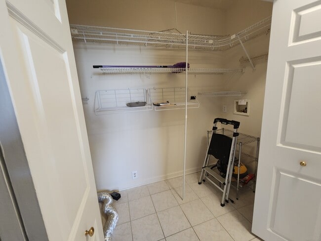 Building Photo - 533 Main St