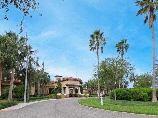 Building Photo - 5011 Sandy Brook Cir