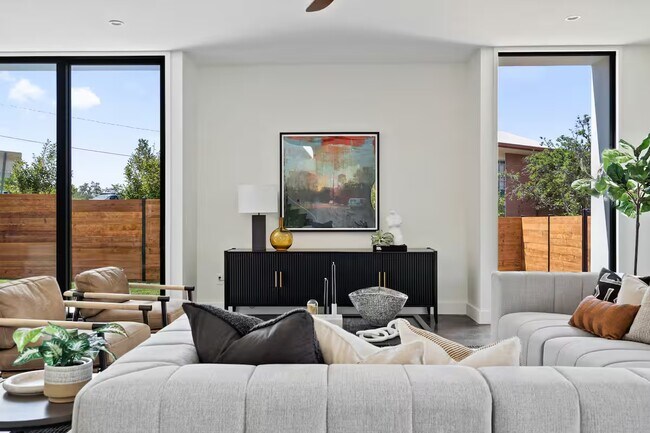 Building Photo - 2109 Barton Hills Dr