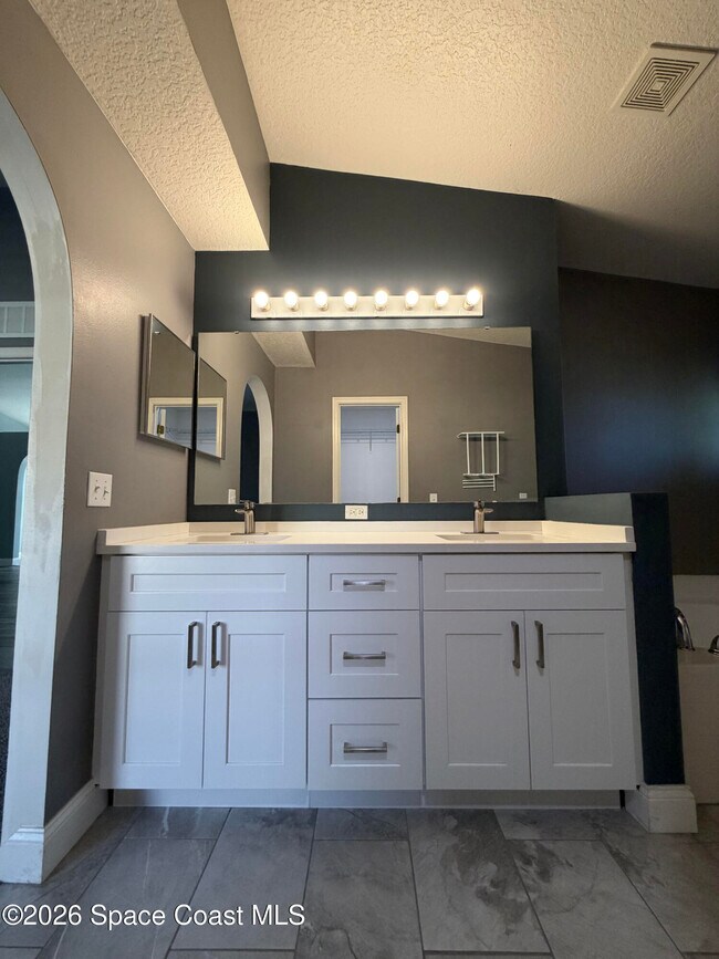 Building Photo - 1398 Mycroft Dr