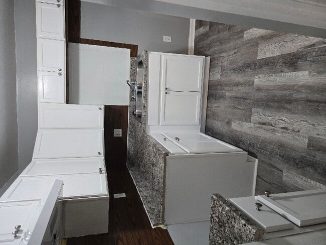 Building Photo - 3 bed ranch on Detroit's East Side Now Ava...