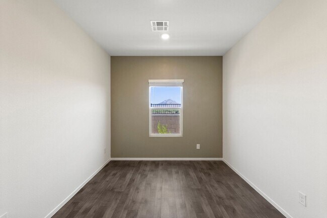 Building Photo - Spacious Single Level with Stunning Mounta...