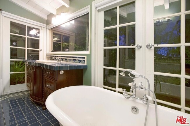 Building Photo - 3231 Coldwater Canyon Ln