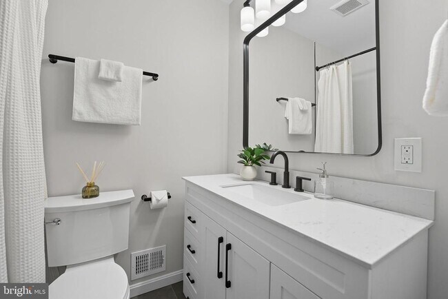 Building Photo - 4512 Sleaford Rd