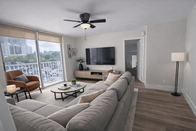 Building Photo - 1720 NW N River Dr