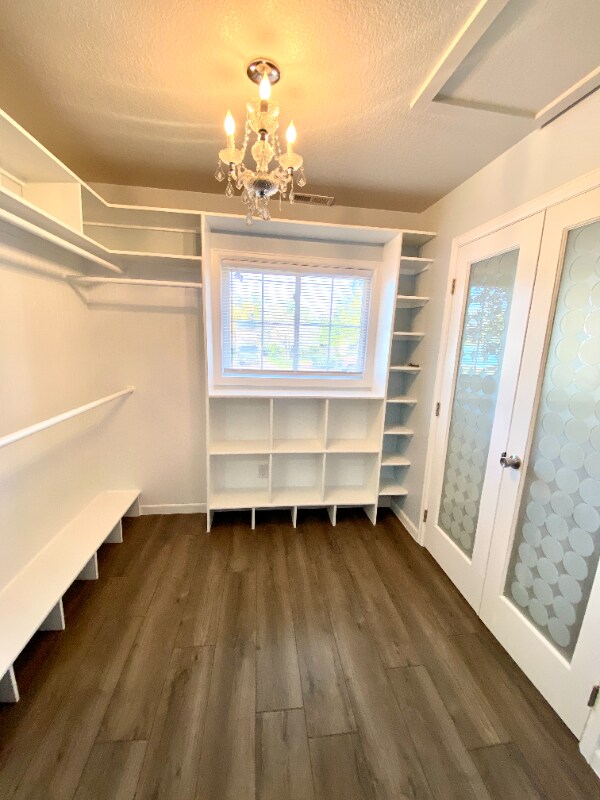 Building Photo - 305 Redwood Dr