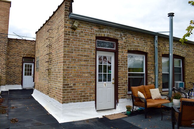 Building Photo - 311-313 S Main St