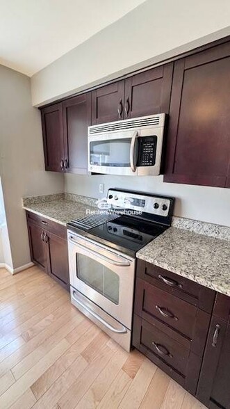 Building Photo - 8139 Londonderry Ct