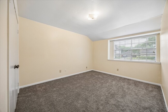 Building Photo - 11926 Waldemar Dr