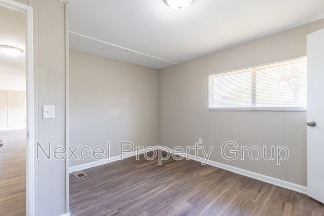 Building Photo - 7449 Malone Rd