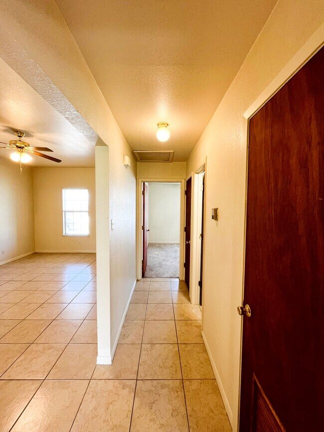 Building Photo - 5302 Daybreak Dr