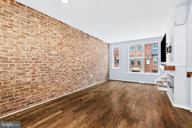 Building Photo - 1424 Trafalgar Ln