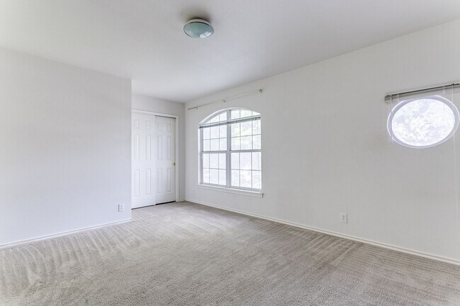 Building Photo - 4-BEDROOM IN PRESTON HOLLOW