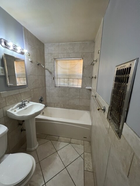 Building Photo - 2527 Judson St