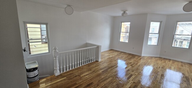 Living rm - 3248 107th St